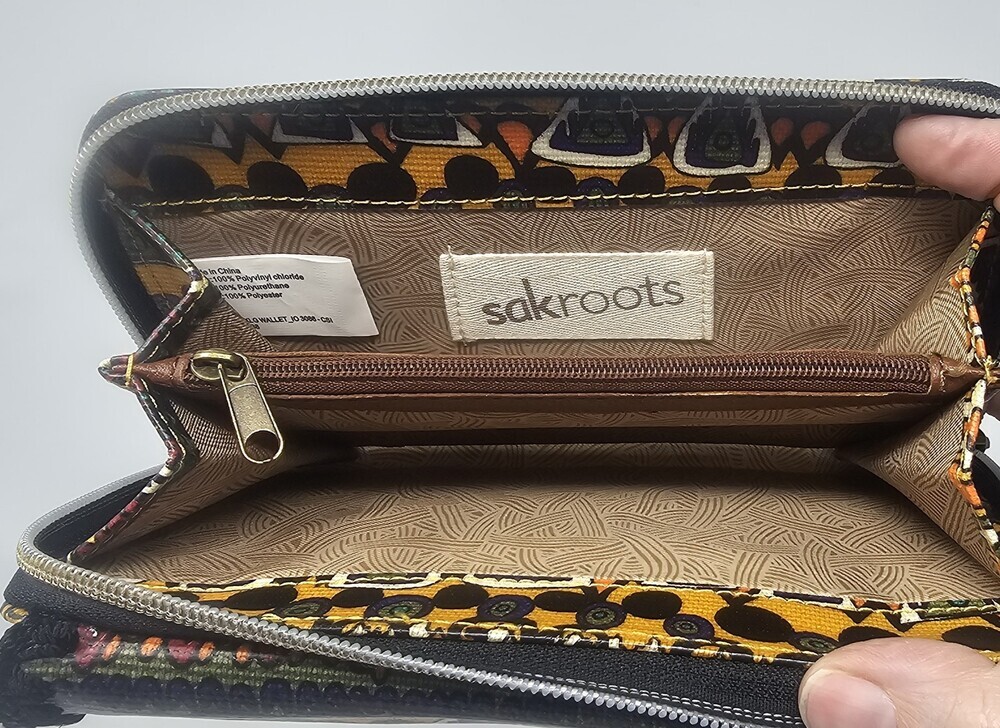 Sakroots Women's Boho Artist Circle XL Wallet Trifold Zip Around Clutch NWOT - Picture 3 of 10